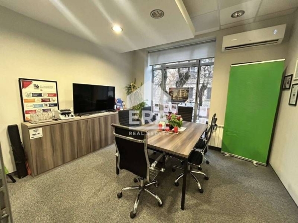 Дава се под наем Магазин в София, Център - 97 кв.м за 1695.24 € - Снимка #1