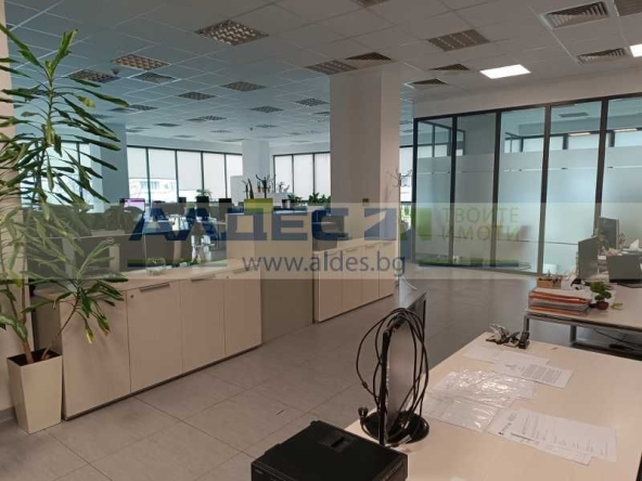 Дава се под наем Офис в София, Младост 4 - 190 кв.м за 2752.98 € - Снимка #1