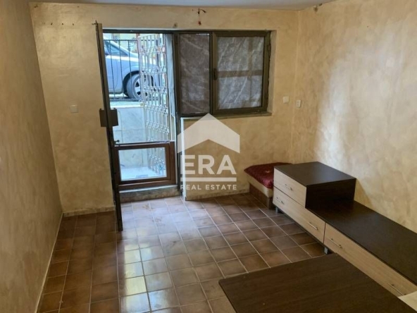 Дава се под наем Магазин в Бургас, Център - 26 кв.м за 199.41 € - Снимка #1