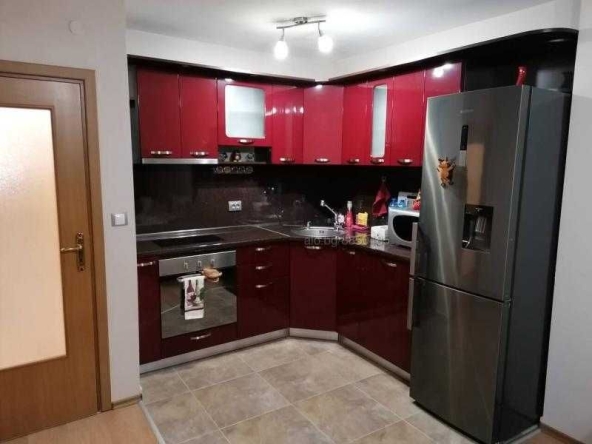 Дава се под наем Тристаен апартамент в Бургас, Възраждане - 90 кв.м за 663 € - Снимка #1