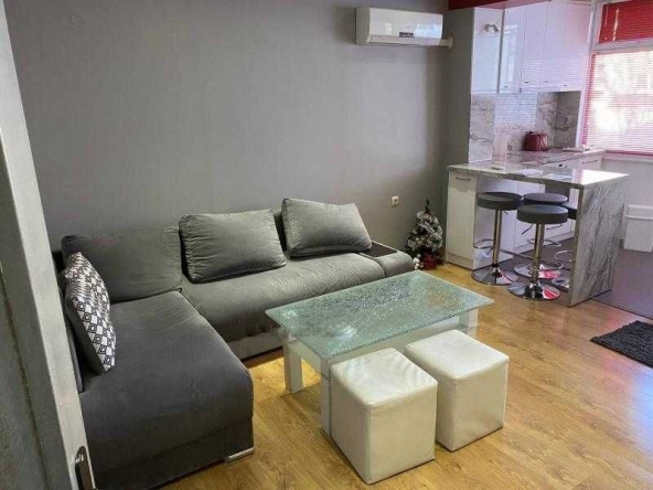 Дава се под наем Двустаен апартамент в Бургас, Братя Миладинови - 50 кв.м за 382.5 € - Снимка #1