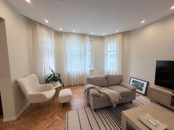 Дава се под наем Тристаен апартамент в София, Яворов - 125 кв.м за 1495.83 € - Снимка #1