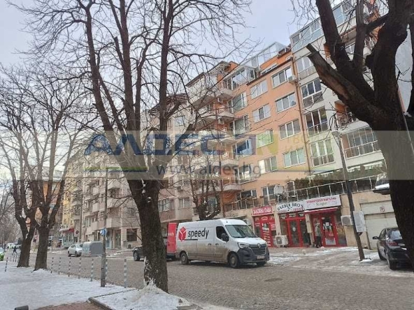 Двустаен апартамент в София, Център - 65 кв.м за 1950 €/кв.м - Снимка #1