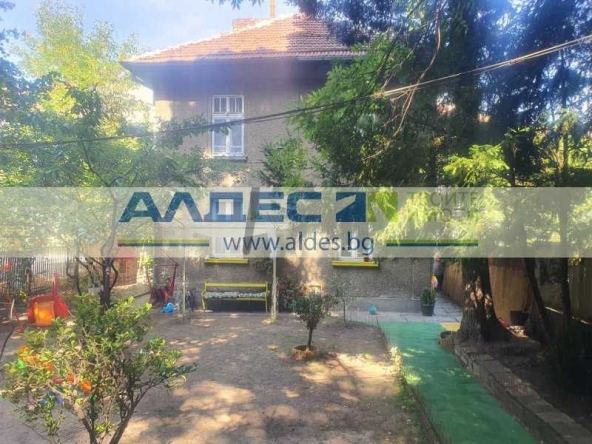Дава се под наем Къща в София, Лозенец - 270 кв.м за 2593.35 € - Снимка #1