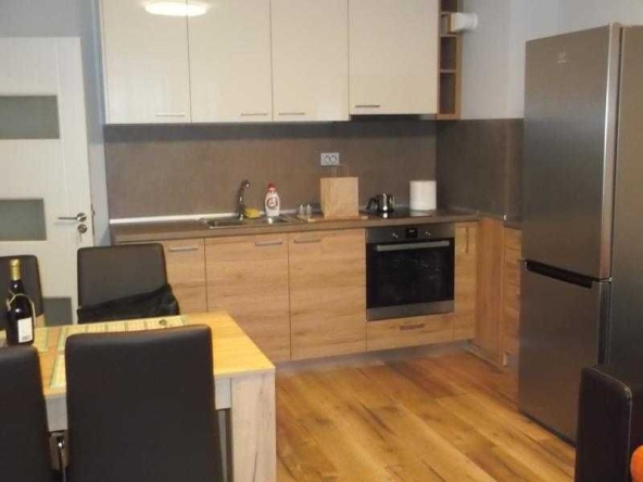 Дава се под наем Тристаен апартамент в София, Гоце Делчев - 75 кв.м за 473.79 € - Снимка #1