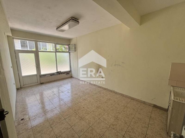 Дава се под наем Магазин в Хасково, Дружба 1 - 180 кв.м за 408 € - Снимка #1