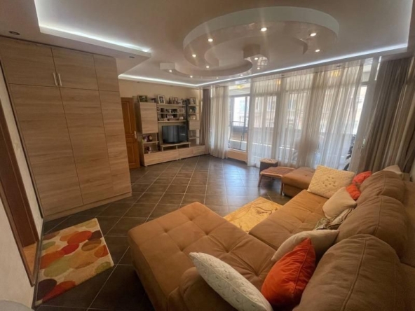 Тристаен апартамент в Бургас, Възраждане - 110 кв.м за 1206 €/кв.м - Снимка #1