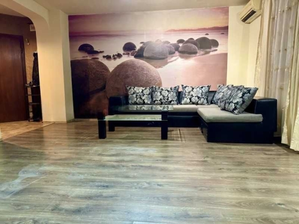 Дава се под наем Тристаен апартамент в София, Център - 98 кв.м за 598.23 € - Снимка #1