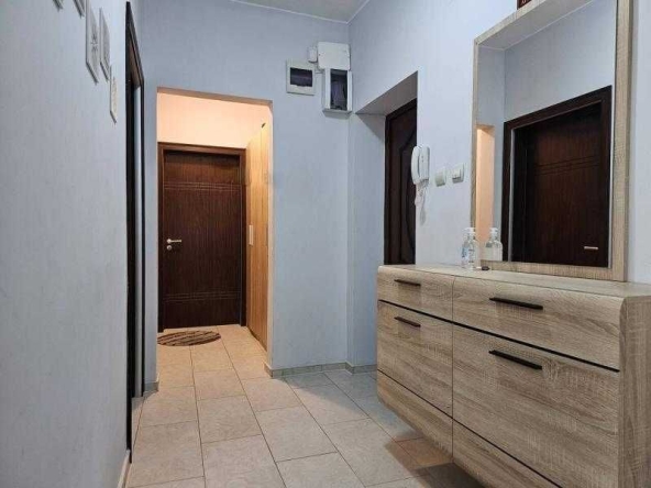Дава се под наем Тристаен апартамент в Бургас, Лазур - 78 кв.м за 561 € - Снимка #1