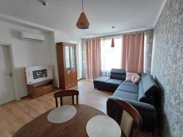Дава се под наем Двустаен апартамент в Бургас, Славейков - 68 кв.м за 612 € - Снимка #1