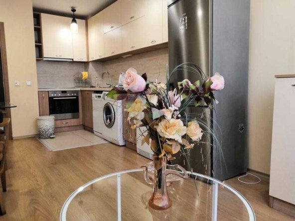 Дава се под наем Тристаен апартамент в Бургас, Братя Миладинови - 100 кв.м за 510 € - Снимка #1