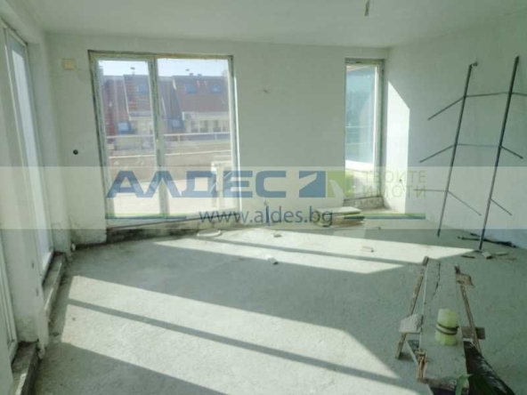 Двустаен апартамент в София, Център - 147 кв.м за 736 €/кв.м - Снимка #1