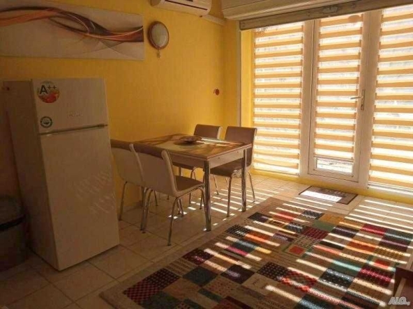 Дава се под наем Многостаен апартамент в Бургас, Център - 75 кв.м за 612 € - Снимка #1
