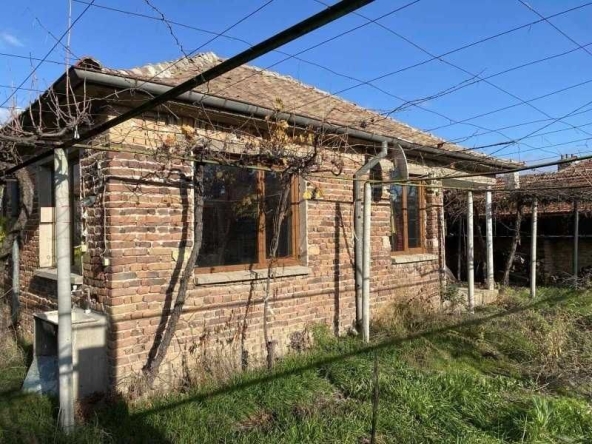 Къща в с. Васил Левски, Област Пловдив - 70 кв.м за 408 €/кв.м - Снимка #1