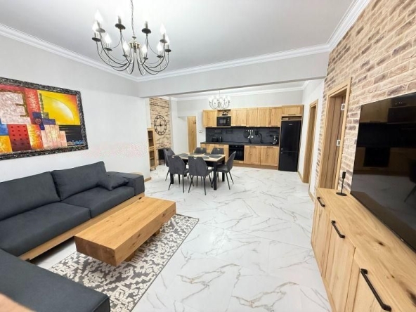 Дава се под наем Тристаен апартамент в София, Център - 120 кв.м за 1993.59 € - Снимка #1