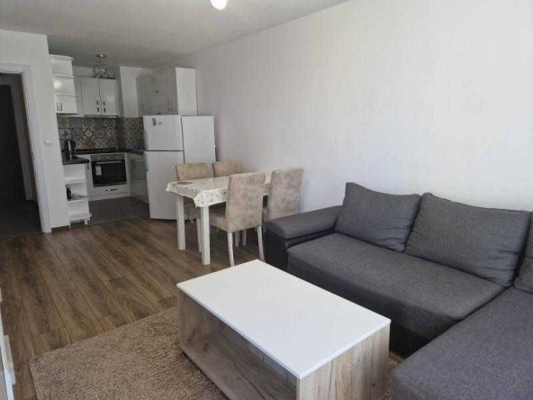 Дава се под наем Двустаен апартамент в Бургас, Славейков - 72 кв.м за 433.5 € - Снимка #1