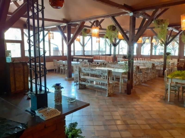 Заведение в Чирпан - 460 кв.м за 776 €/кв.м - Снимка #1