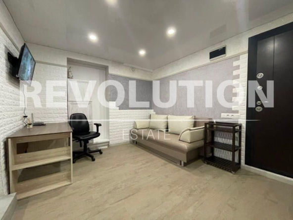 Дава се под наем Едностаен апартамент в Варна, Център - 30 кв.м за 498.27 € - Снимка #1