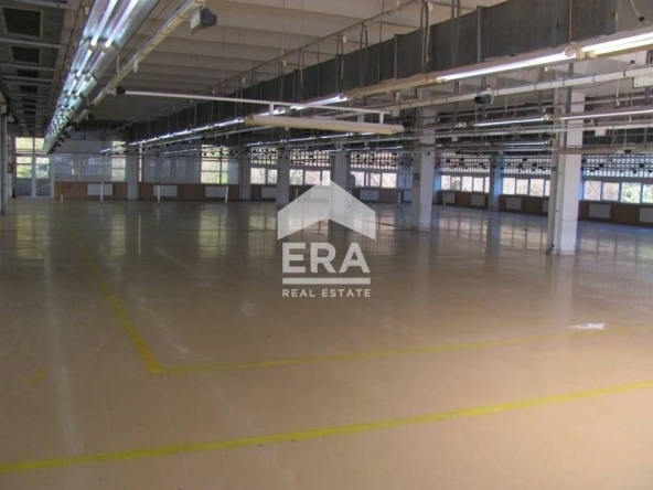 Промишлена сграда в Опака - 2952 кв.м за 113 €/кв.м - Снимка #1