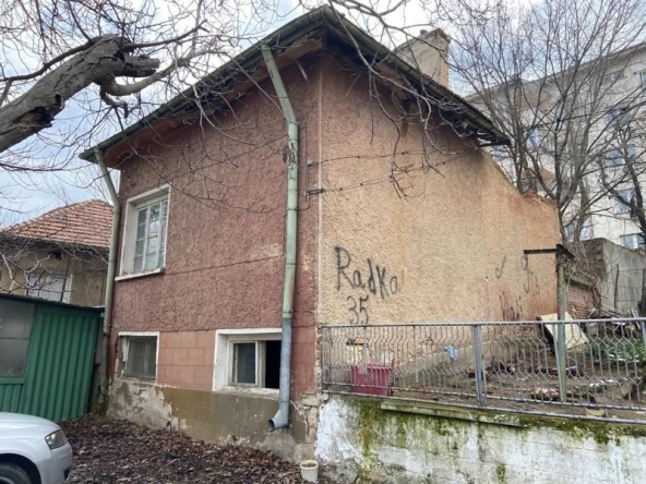 Къща в Плевен, 9-ти квартал - 100 кв.м за 434 €/кв.м - Снимка #1