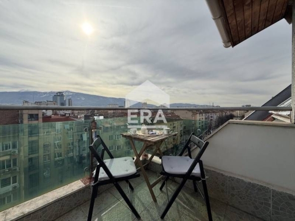 Дава се под наем Двустаен апартамент в София, Център - 70 кв.м за 847.62 € - Снимка #1