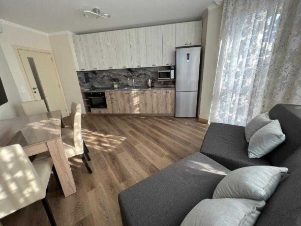 Дава се под наем Тристаен апартамент в Бургас, Зорница - 120 кв.м за 1020 € - Снимка #1
