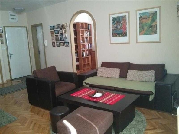 Дава се под наем Двустаен апартамент в Бургас, Братя Миладинови - 56 кв.м за 178.5 € - Снимка #1