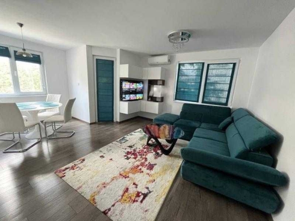 Дава се под наем Тристаен апартамент в Бургас, Лазур - 82 кв.м за 698.19 € - Снимка #1