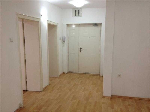 Дава се под наем Двустаен апартамент в Бургас, Зорница - 60 кв.м за 153 € - Снимка #1