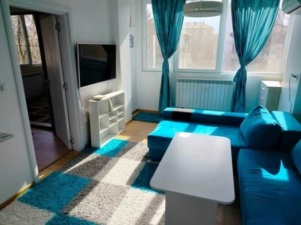 Дава се под наем Тристаен апартамент в София, Изток - 84 кв.м за 887.4 € - Снимка #1