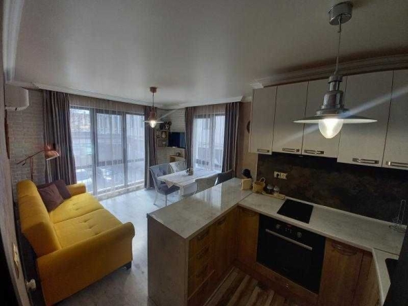 Дава се под наем Двустаен апартамент в Бургас, Център - 65 кв.м за 714 € - Снимка #1