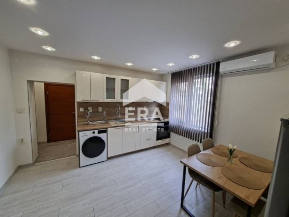 Дава се под наем Тристаен апартамент в Плевен, Широк център - 54 кв.м за 478.38 € - Снимка #1