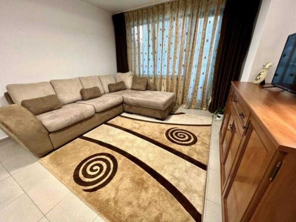 Дава се под наем Тристаен апартамент в Бургас, Център - 77 кв.м за 663 € - Снимка #1