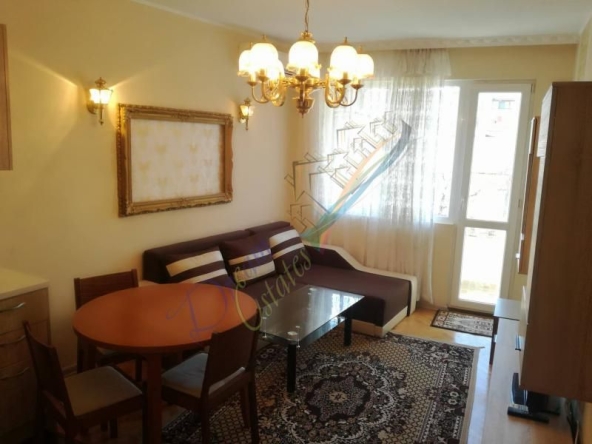 Дава се под наем Тристаен апартамент в Бургас, Център - 80 кв.м за 494.7 € - Снимка #1
