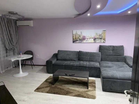 Дава се под наем Тристаен апартамент в Бургас, Възраждане - 100 кв.м за 648.21 € - Снимка #1