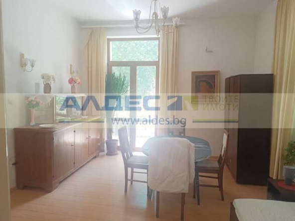 Дава се под наем Тристаен апартамент в София, Център - 120 кв.м за 897.6 € - Снимка #1