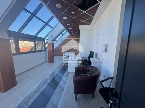 Дава се под наем Офис в Хасково, Център - 35 кв.м за 498.27 € - Снимка #1