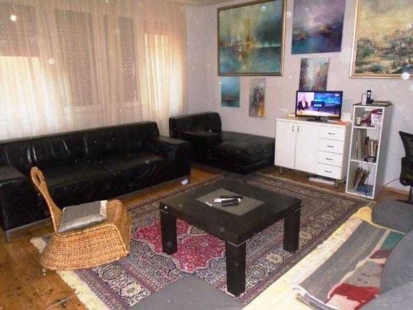 Дава се под наем Тристаен апартамент в Пловдив, Гагарин - 82 кв.м за 438.6 € - Снимка #1