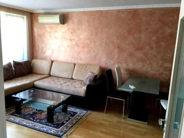 Дава се под наем Двустаен апартамент в Бургас, Център - 70 кв.м за 510 € - Снимка #1