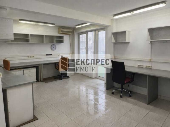 Дава се под наем Офис в Варна, Гръцка махала - 40 кв.м за 548.25 € - Снимка #1