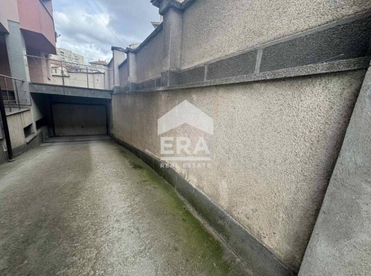 Дава се под наем Гараж / Паркомясто в Хасково, Център - 25 кв.м за 39.78 € - Снимка #1