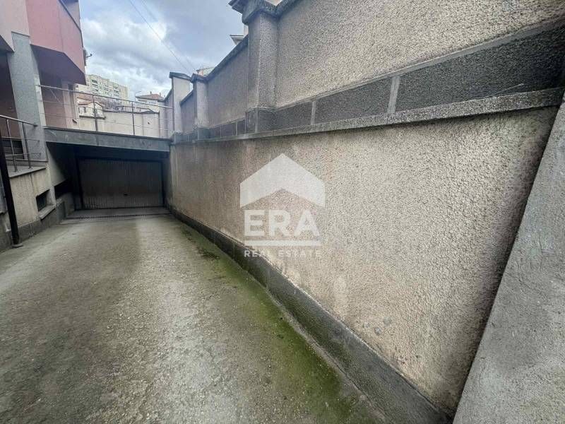 Дава се под наем Гараж / Паркомясто в Хасково, Център - 25 кв.м за 39.78 € - Снимка #1