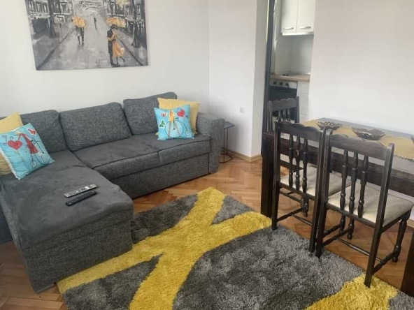 Дава се под наем Многостаен апартамент в Велико Търново, Център - 135 кв.м за 459 € - Снимка #1