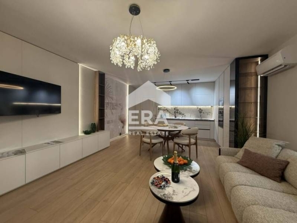 Тристаен апартамент в Варна, Център - 133 кв.м за 1526 €/кв.м - Снимка #1