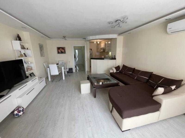 Дава се под наем Двустаен апартамент в Бургас, Лазур - 75 кв.м за 663 € - Снимка #1
