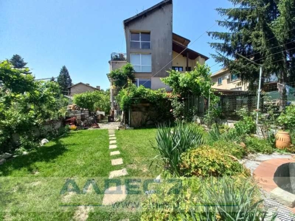 Дава се под наем Къща в Банкя - 241 кв.м за 1200 € - Снимка #1