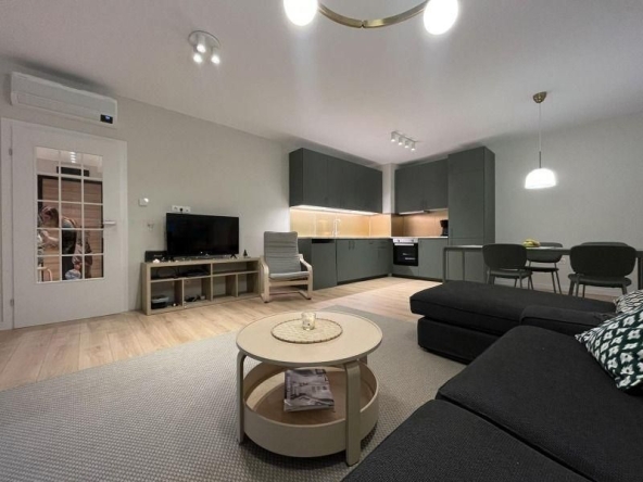 Дава се под наем Тристаен апартамент в София, Младост 4 - 100 кв.м за 897.6 € - Снимка #1