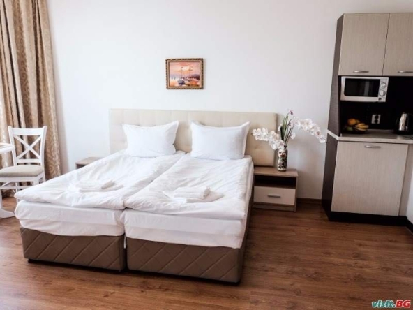 Дава се под наем Едностаен апартамент в Бургас, Славейков - 35 кв.м за 348.84 € - Снимка #1