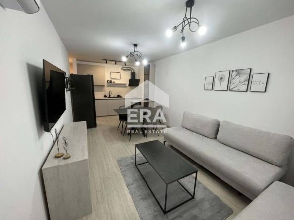 Дава се под наем Двустаен апартамент в Варна, Център - 66 кв.м за 598.23 € - Снимка #1