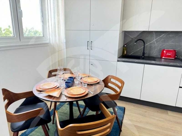 Дава се под наем Едностаен апартамент в Бургас, Център - 49 кв.м за 428.91 € - Снимка #1